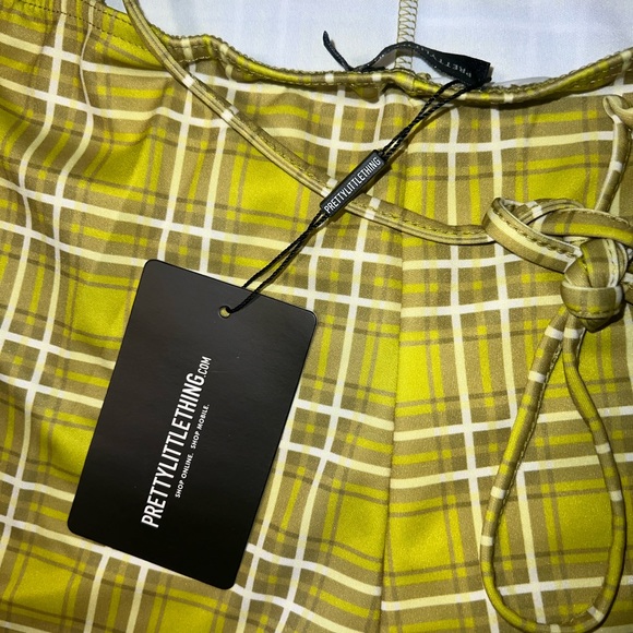 Open back jumpsuit from prettylittlething. - Picture 5 of 5